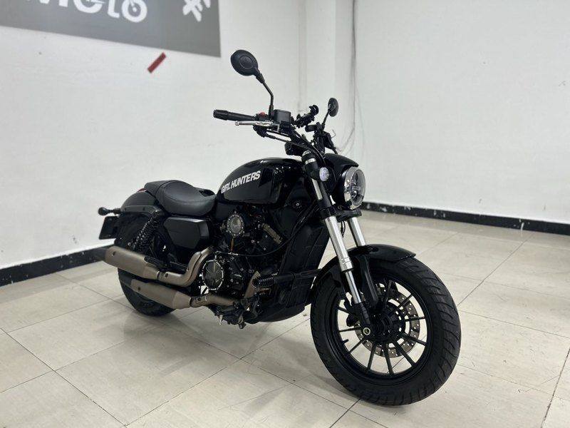 QJMOTOR 闪300S