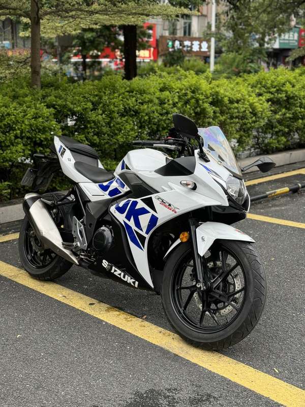 豪爵铃木 GSX250R