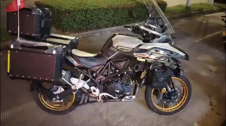 贝纳利 TRK552