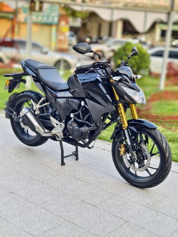 五羊本田 CB190R 暴锋眼