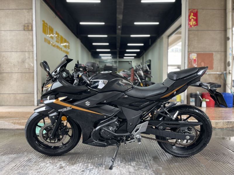 豪爵铃木 GSX250R