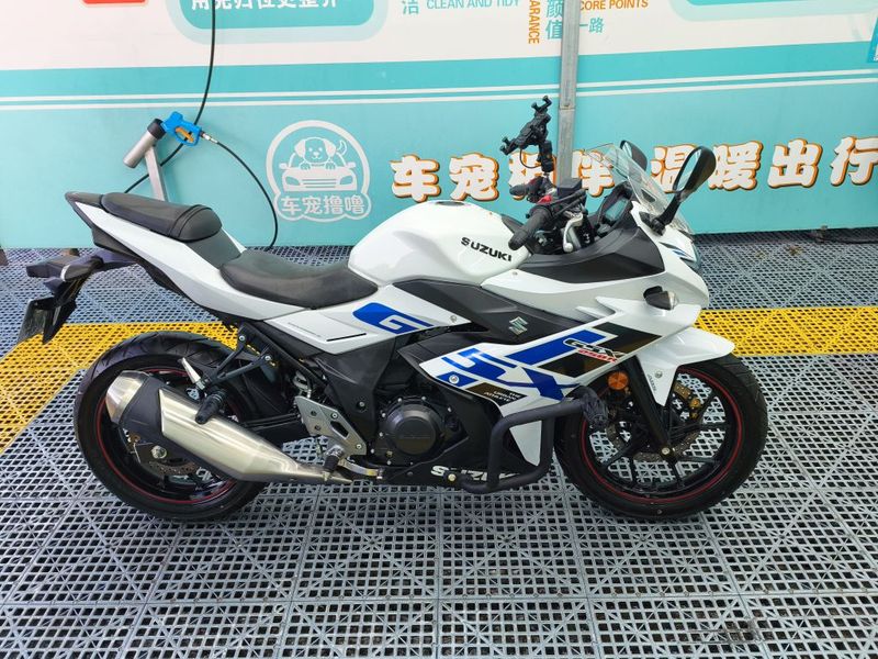 豪爵铃木 GSX250R