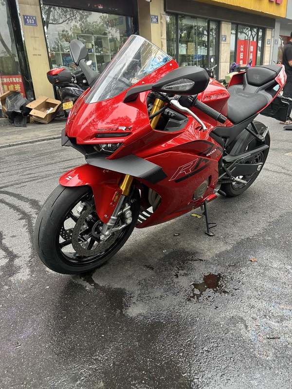 张雪机车 500RR