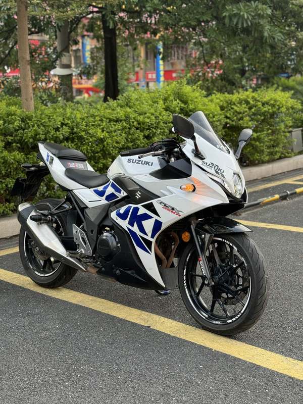 豪爵铃木 GSX250R