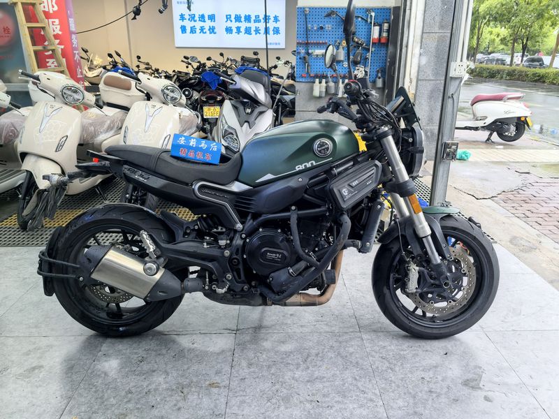 贝纳利 幼狮 Leoncino 800