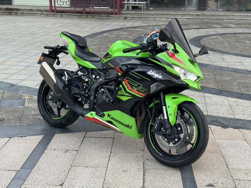 川崎 ZX-4R