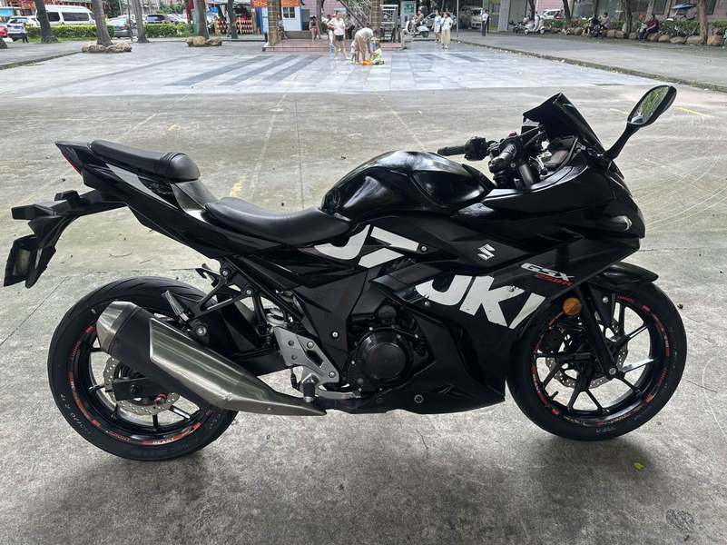 豪爵铃木 GSX250R