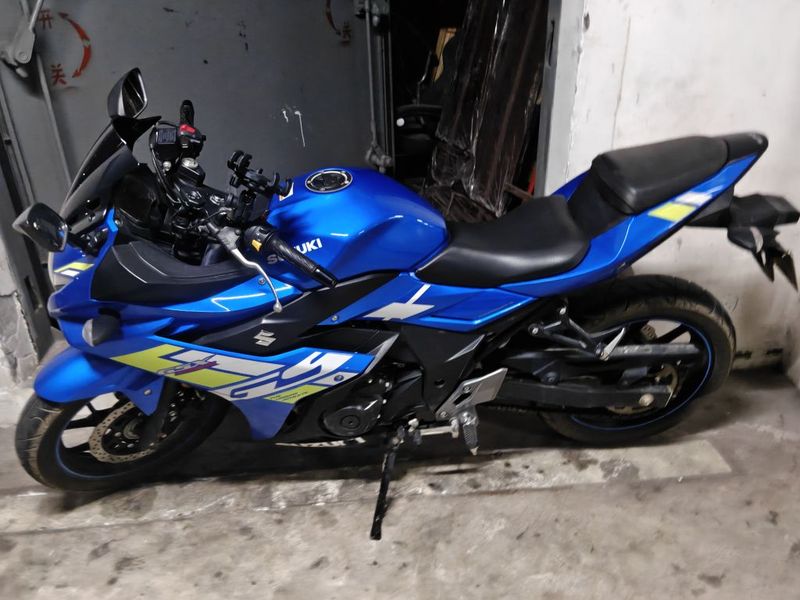 豪爵铃木 GSX250R