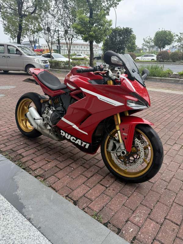 杜卡迪 SuperSport