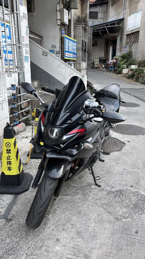 豪爵铃木 GSX250R