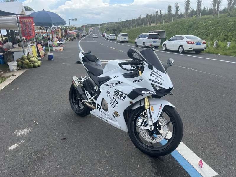 张雪机车 500RR