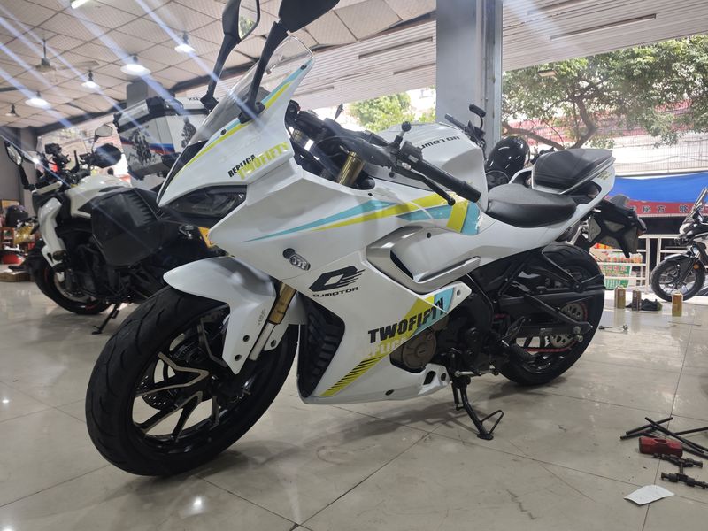 QJMOTOR 赛250