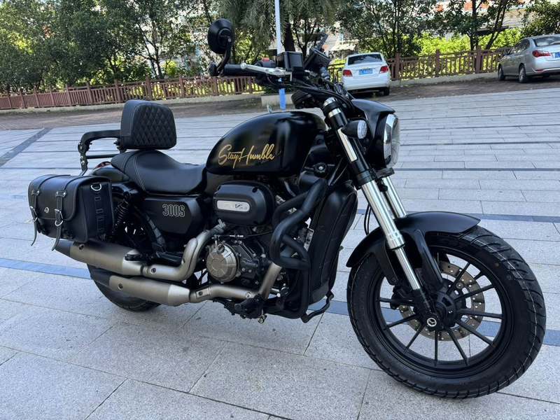 QJMOTOR 闪300S