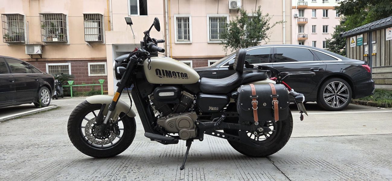 QJMOTOR 闪300S