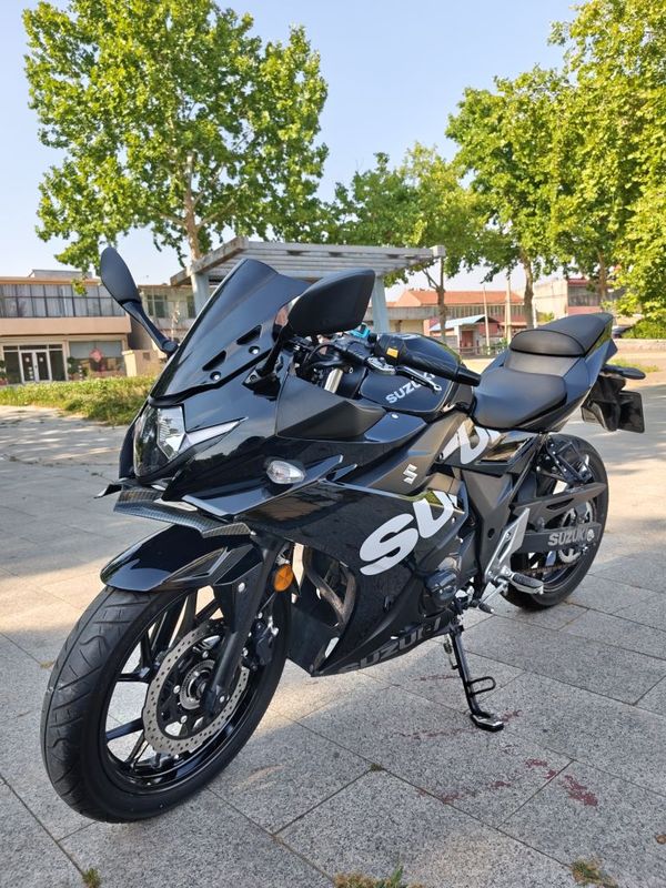 豪爵铃木 GSX250R