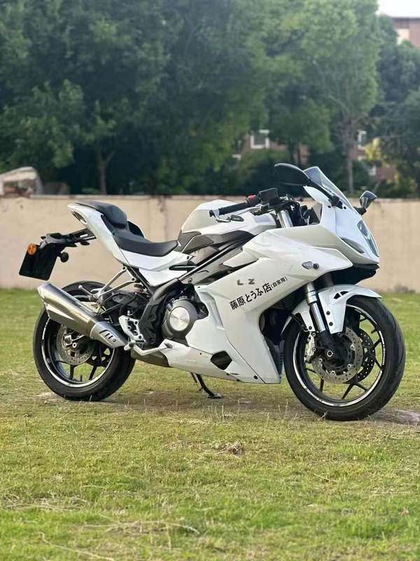 贝纳利 龙卷风 Tornado 252R