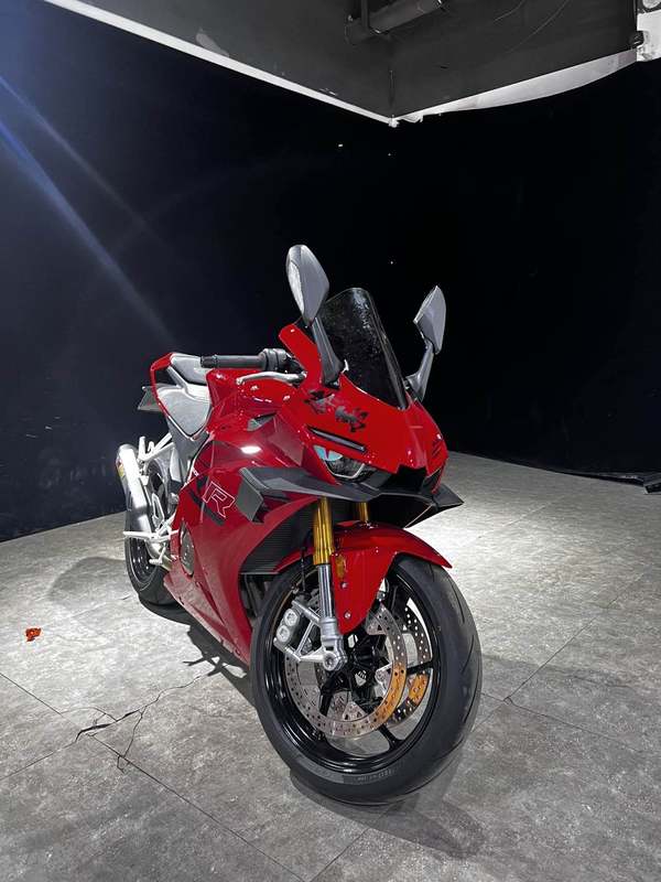 张雪机车 500RR