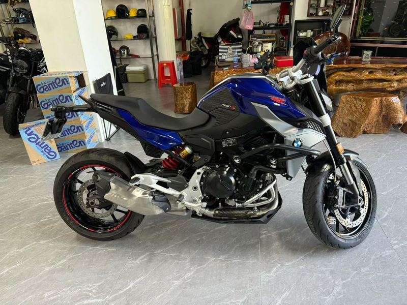 宝马 F 900 R