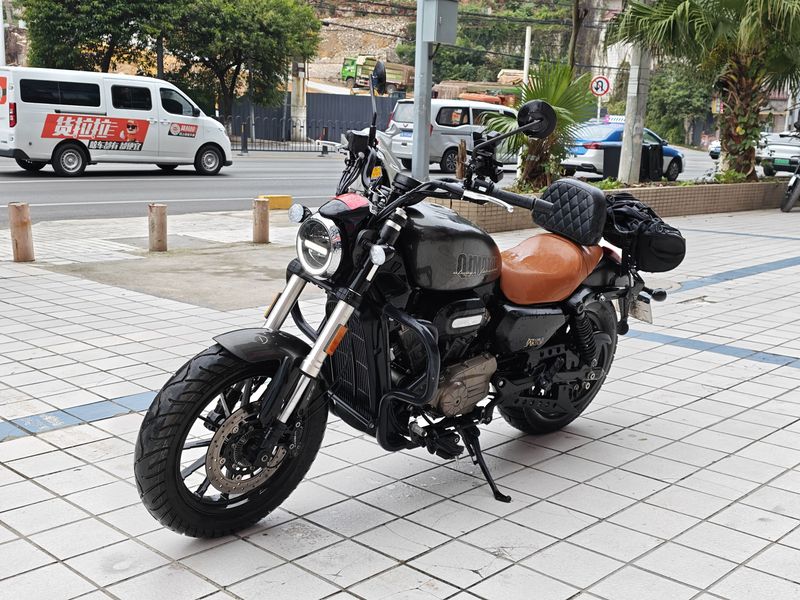 QJMOTOR 闪300S