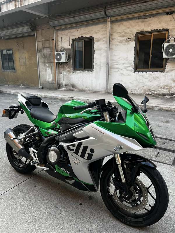 贝纳利 龙卷风 Tornado 252R