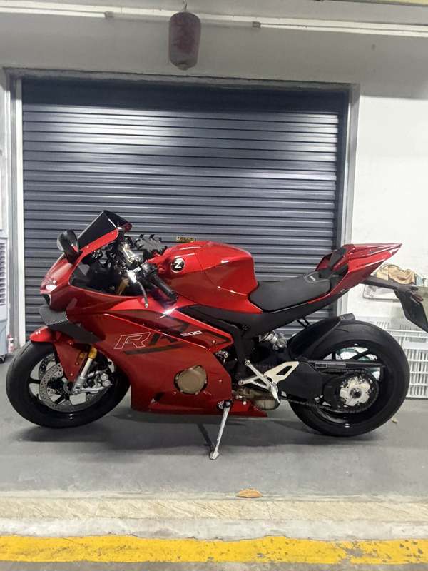 张雪机车 500RR