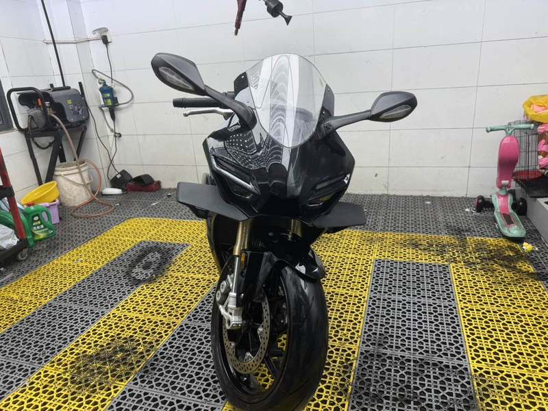 张雪机车 500RR