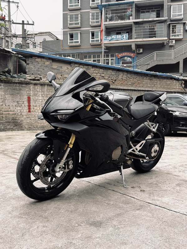 张雪机车 500RR