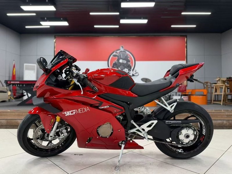 张雪机车 500RR