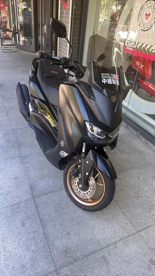 雅马哈 NMAX