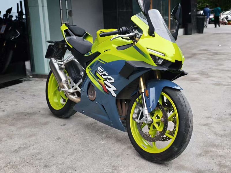 张雪机车 500RR