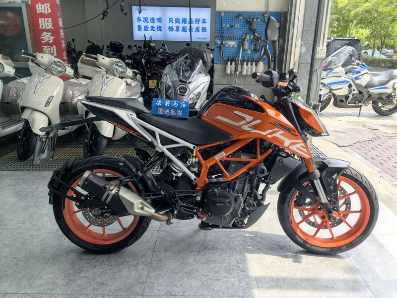 KTMR2R 390 Duke