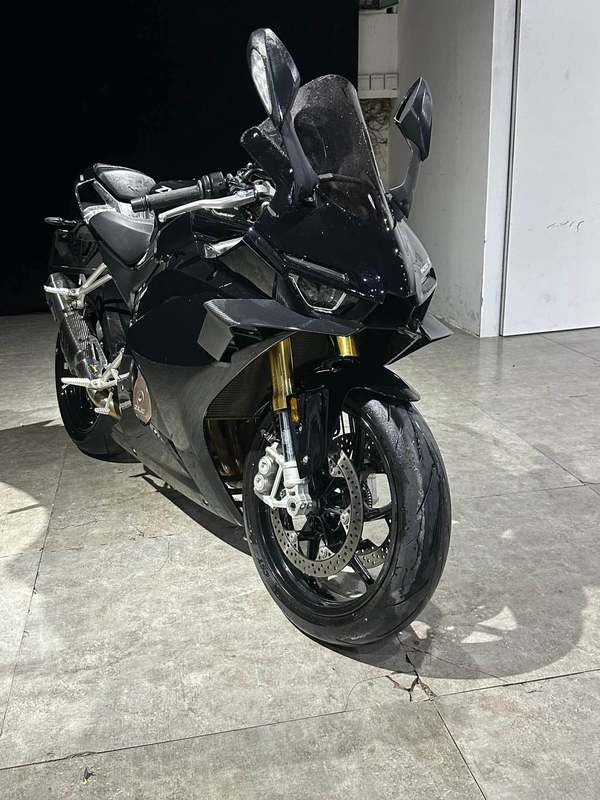 张雪机车 500RR