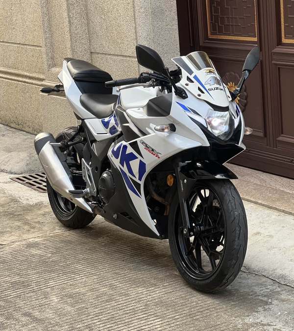 豪爵铃木 GSX250R