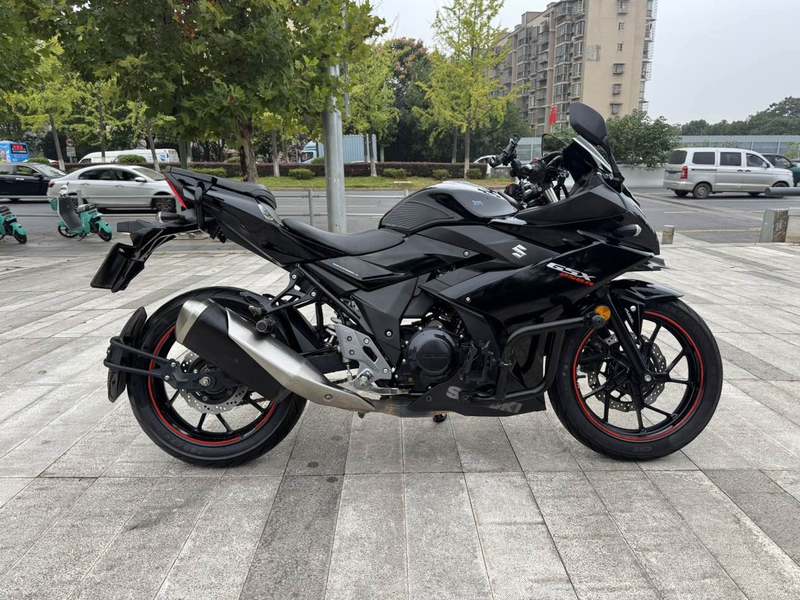 豪爵铃木 GSX250R