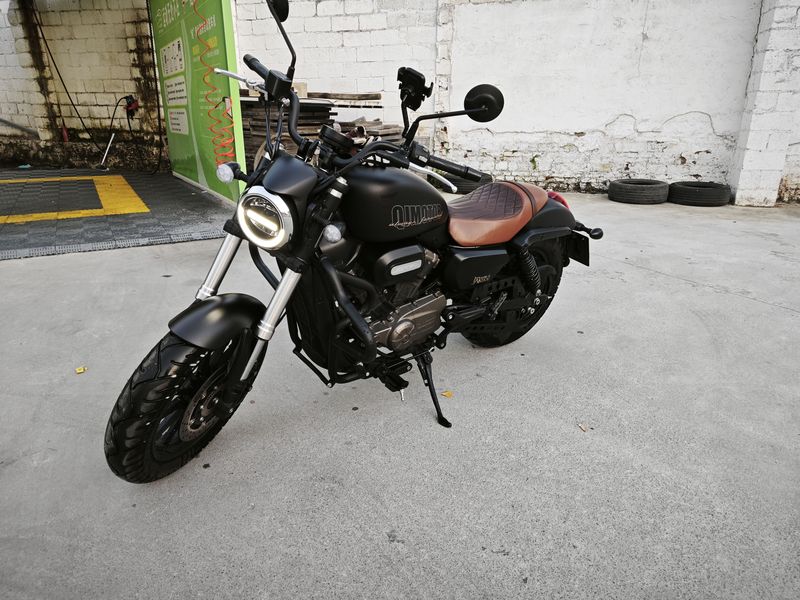QJMOTOR 闪300S