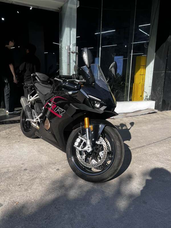张雪机车 500RR