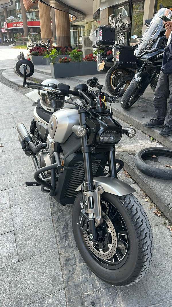 QJMOTOR 闪600