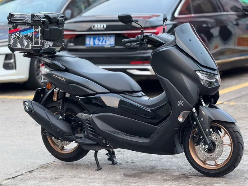 雅马哈 NMAX