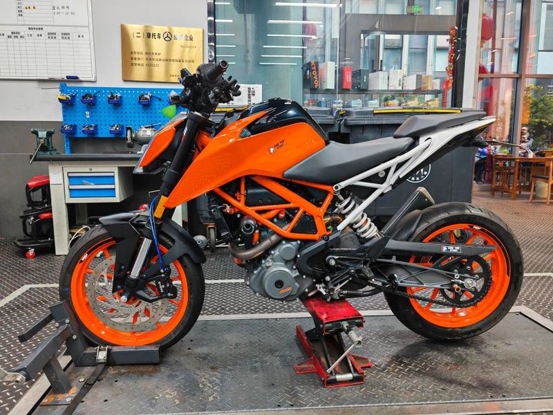 KTMR2R 390 Duke