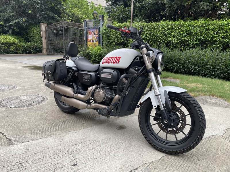 QJMOTOR 闪300S