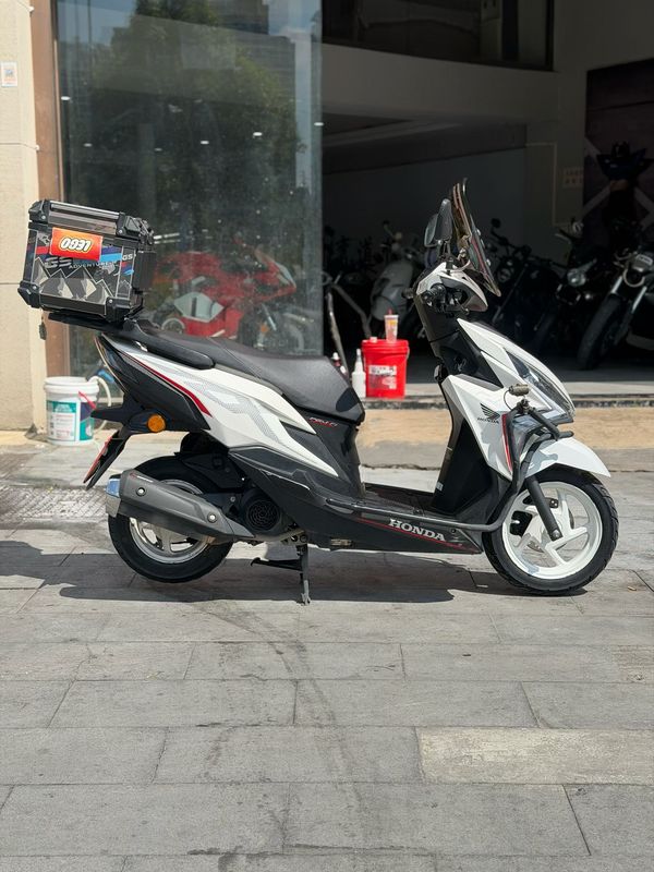 新大洲本田 裂行 RX125Fi