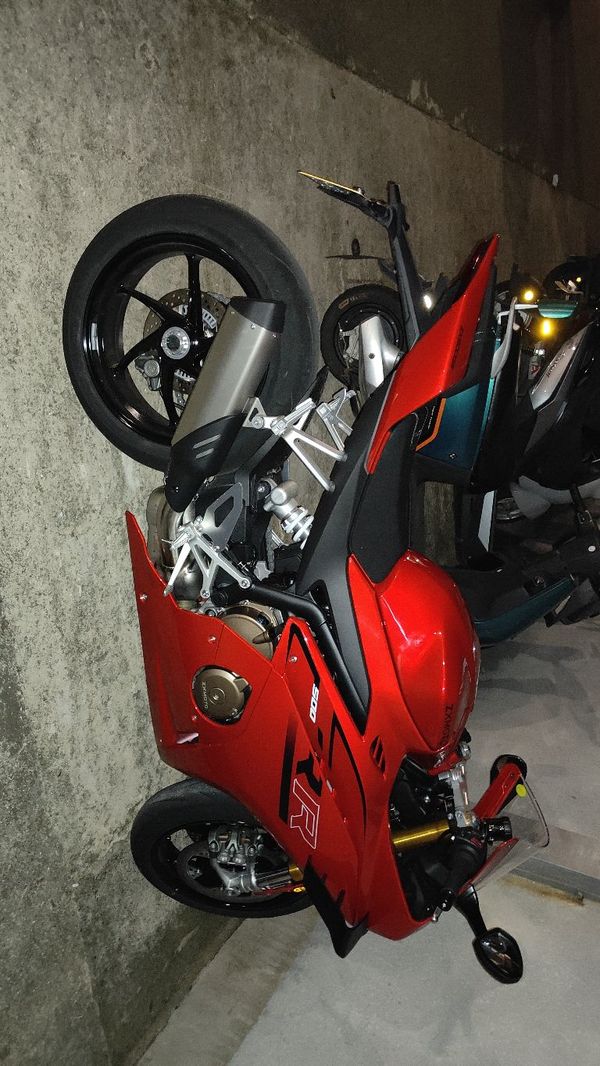 张雪机车 500RR