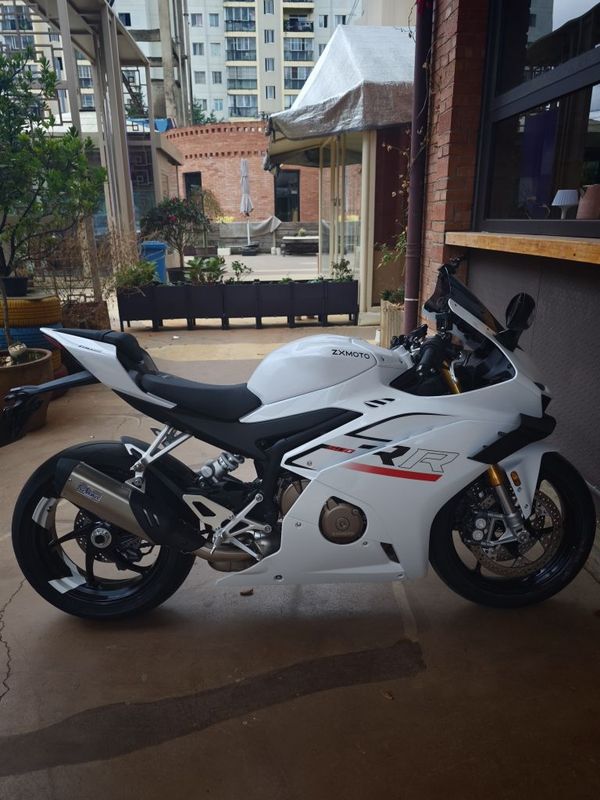 张雪机车 500RR
