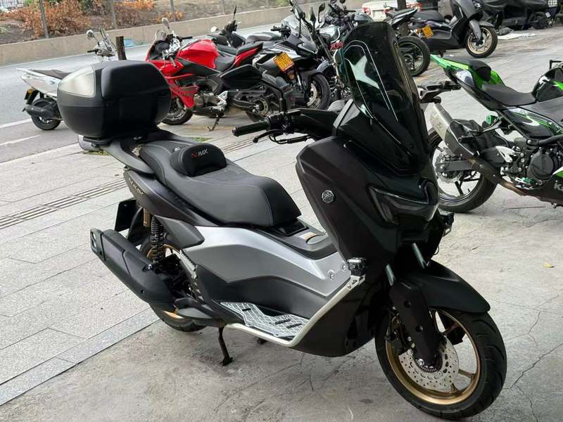 雅马哈 NMAX