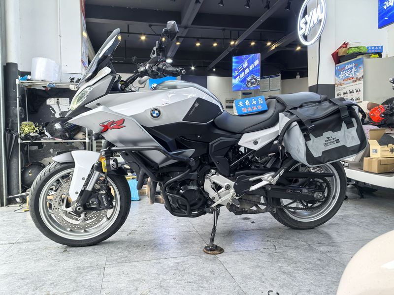 宝马 F 900 XR