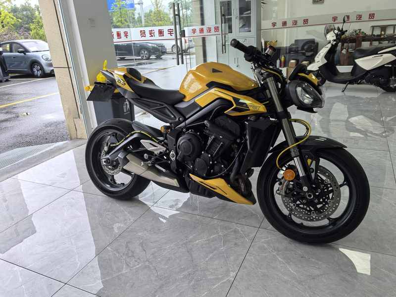 凯旋 Street Triple 765