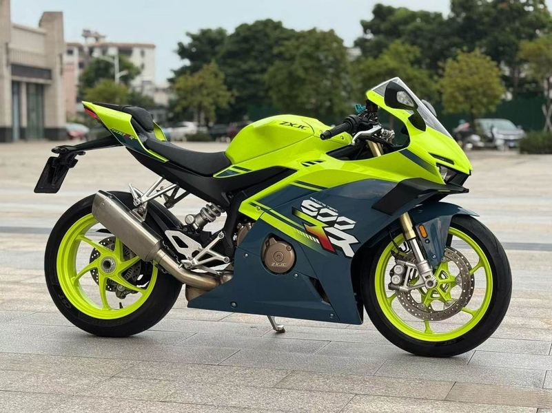 张雪机车 500RR