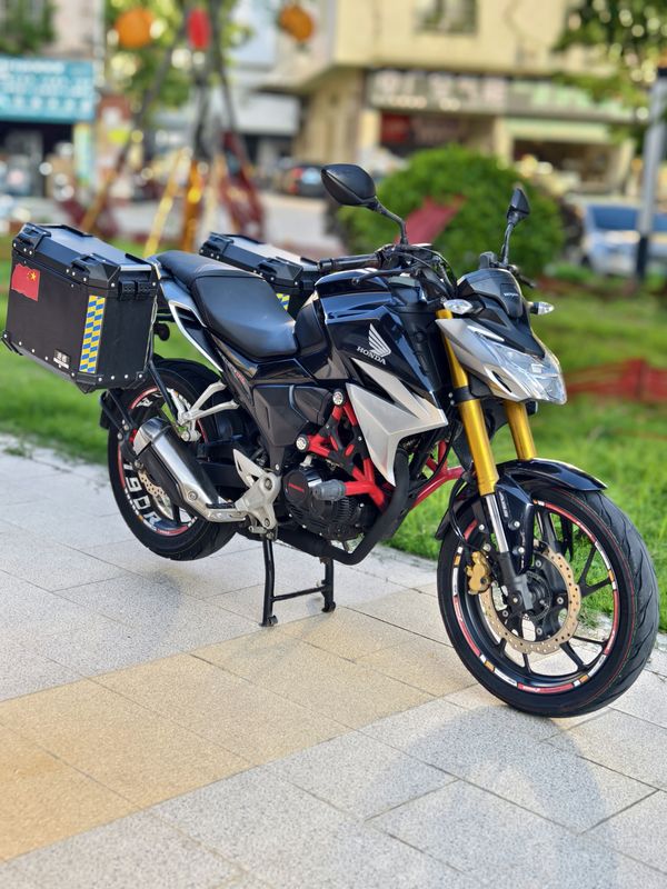 五羊本田 CB190R 暴锋眼