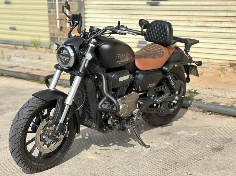 QJMOTOR 闪300S