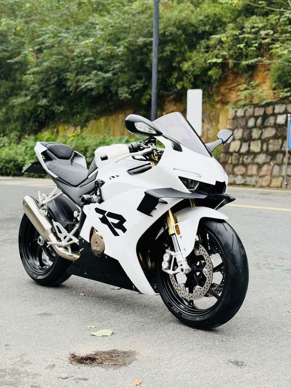 张雪机车 500RR